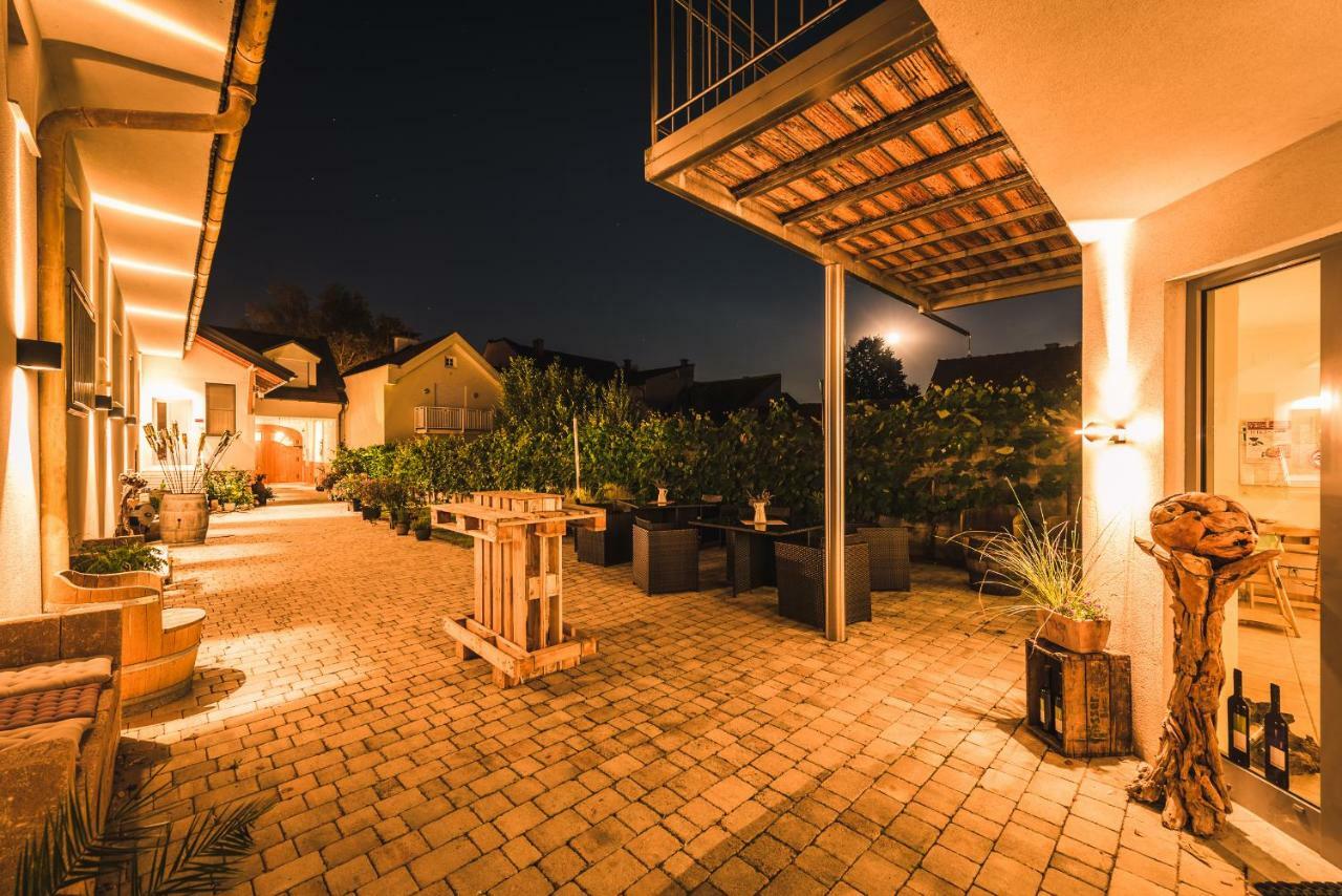 Weingut Gaestehaus D&D Haider Jois Dış mekan fotoğraf