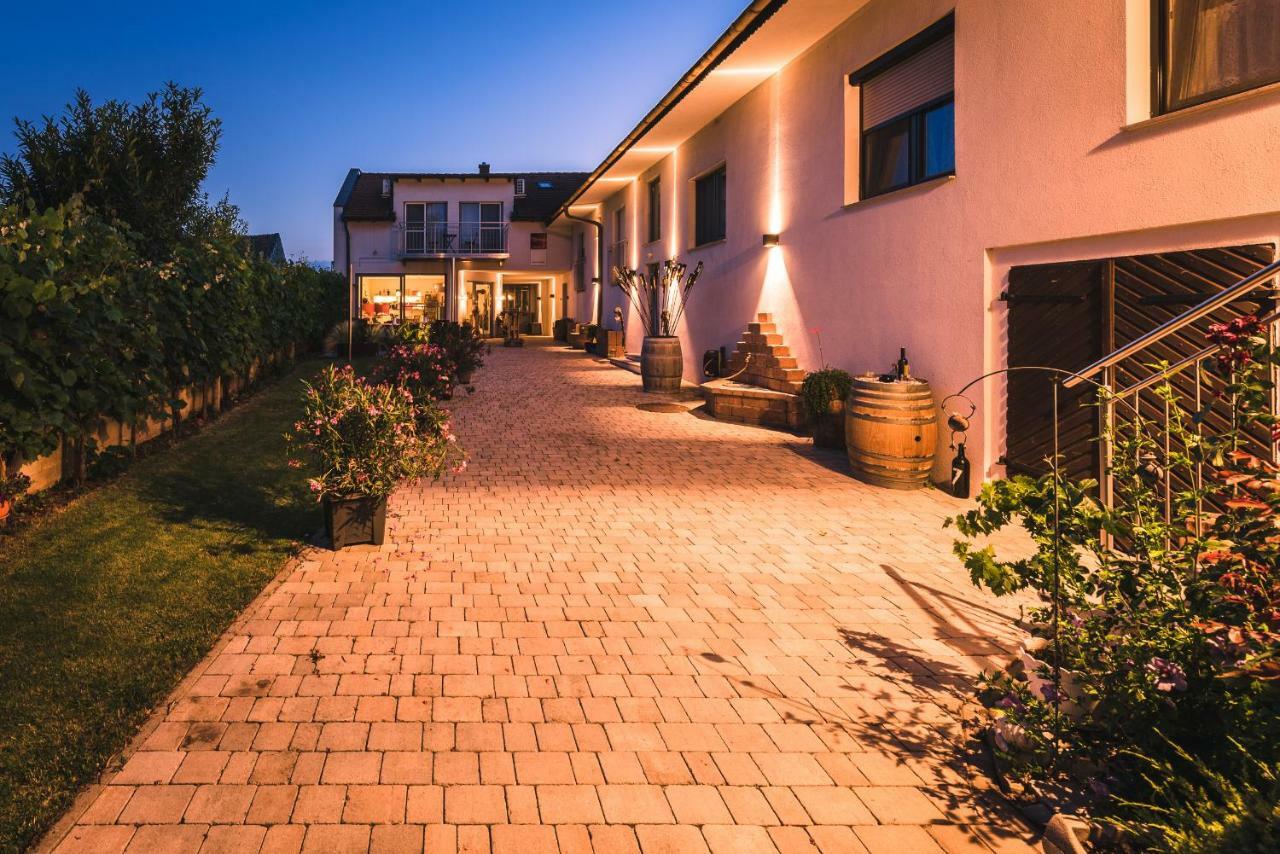 Weingut Gaestehaus D&D Haider Jois Dış mekan fotoğraf